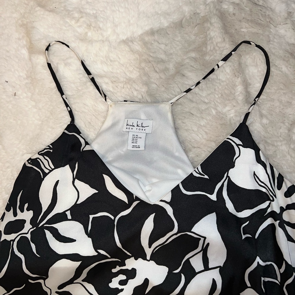 Nicole Miller Black and White Floral Maxi Dress with pockets - Picture 4 of 6